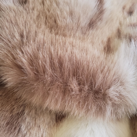 Faux fur women's coat size M made in Canada - Picture 5 of 9